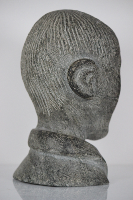 Head by Henri Ainalik from Frobisher Bay / Iqaluit
