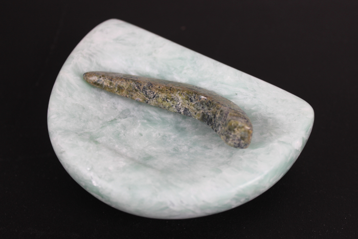 Kudliq by Tapaungai Qatsiya from Cape Dorset-Kinngait